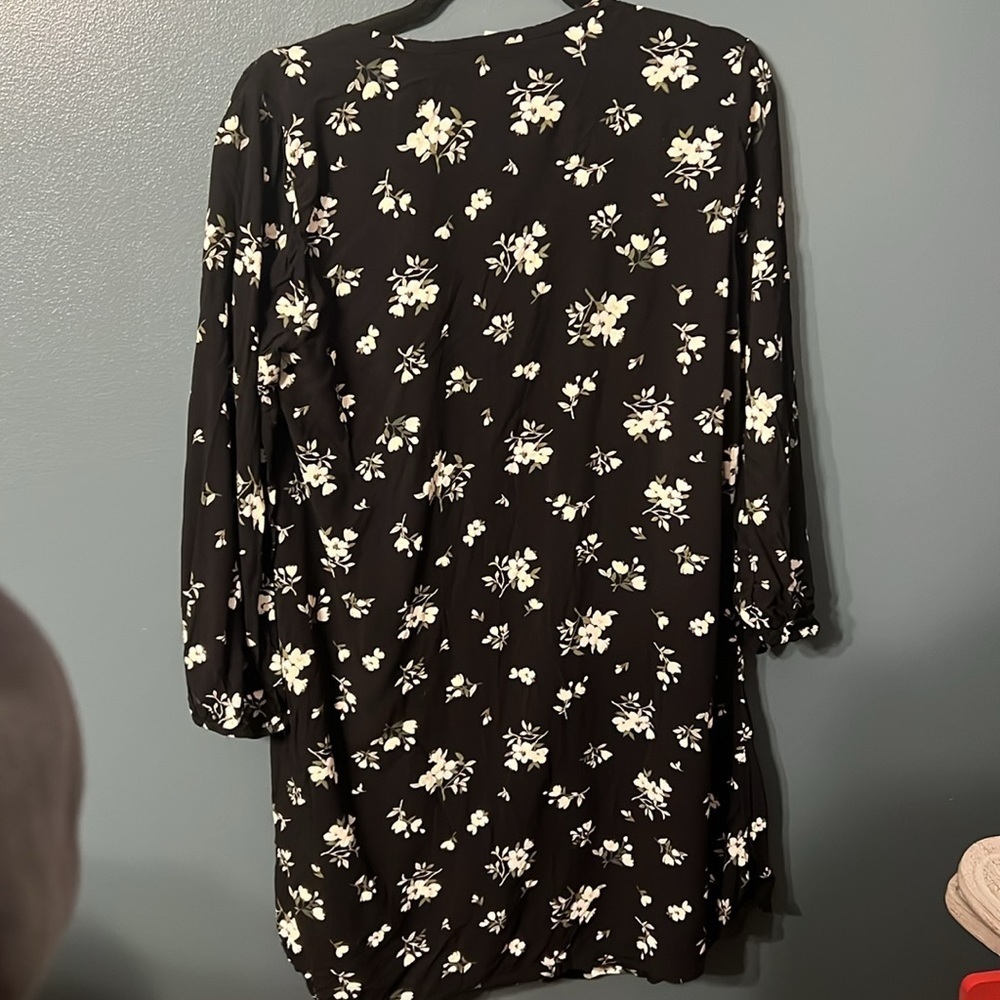Old Navy Floral Shift Dress - Picture 6 of 7